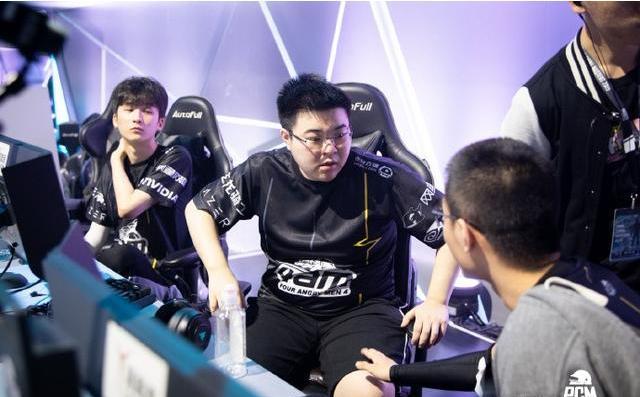 他仿佛是天 他仿佛是天